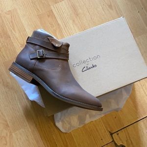 Clarks suede booties women Sz 11